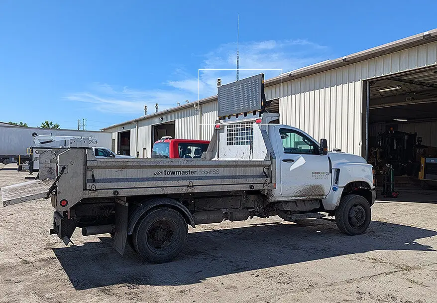 tow truck with BRICK® Modular Message Board Technology